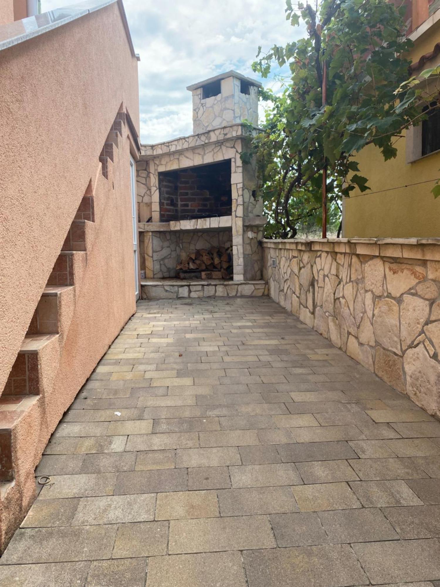 Apartmani Dragicevic Vir Exterior photo